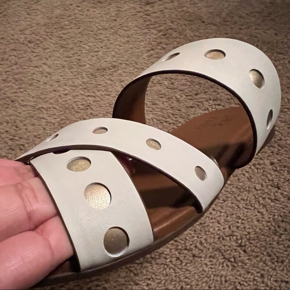 Naturalizer Slides - Picture 3 of 4